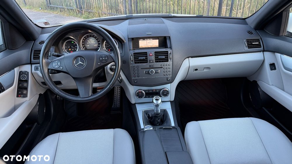 Mercedes-Benz Klasa C 180 Kompressor BlueEFFICIENCY Avantgarde - 25