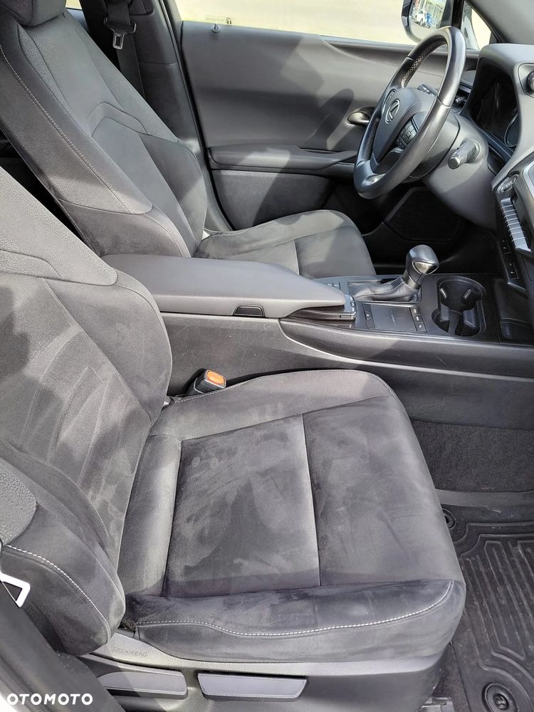 Lexus UX - 7