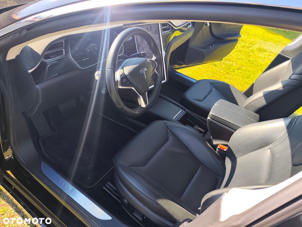 Tesla Model S - 10