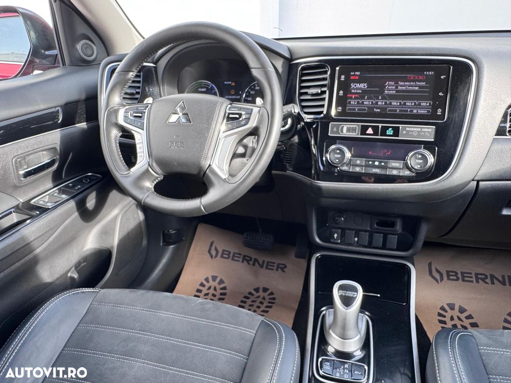 Mitsubishi Outlander - 23