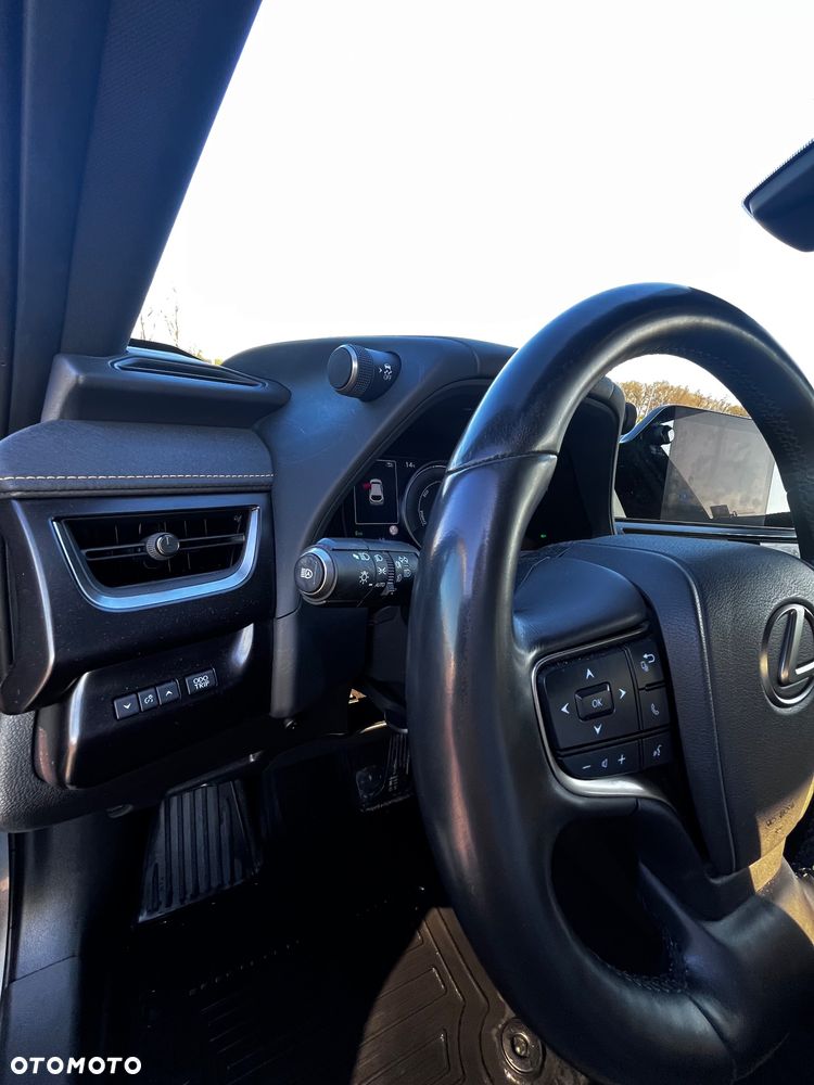 Lexus UX 200 GPF F Sport 2WD - 24