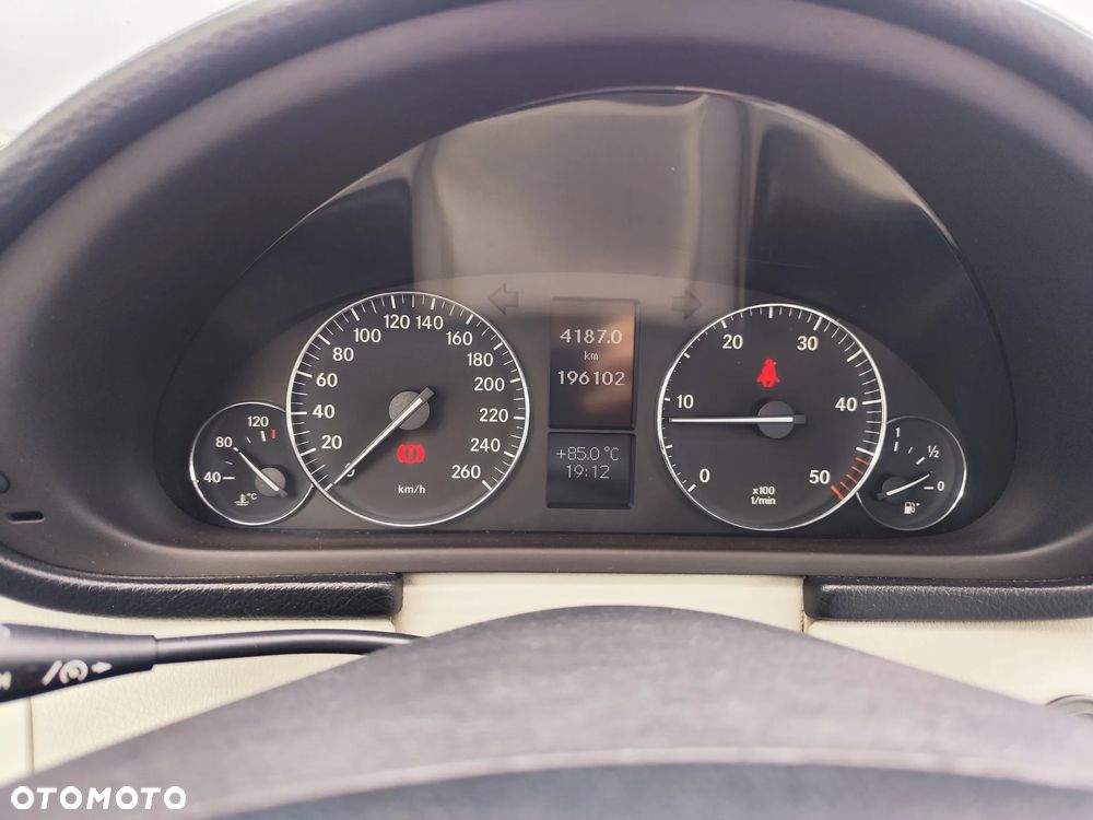 Mercedes-Benz Klasa C - 32