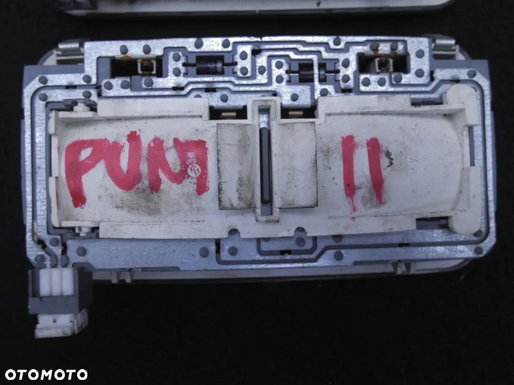 FIAT LAMPKA PODSUFITKI OŚWIETLENIE WNĘTRZA KABINY PUNTO II 735244963 0884900 GRANDE PUNTO IDEA DO - 3