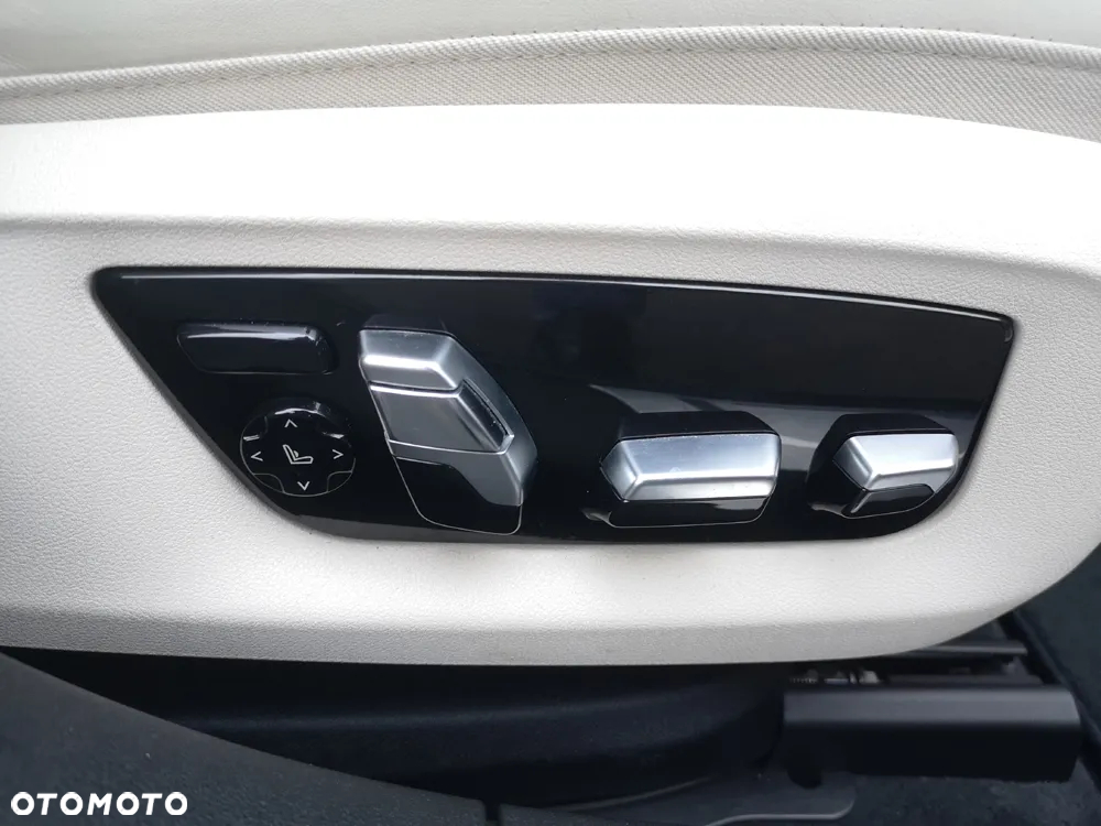 BMW Seria 7 740Ld xDrive - 28