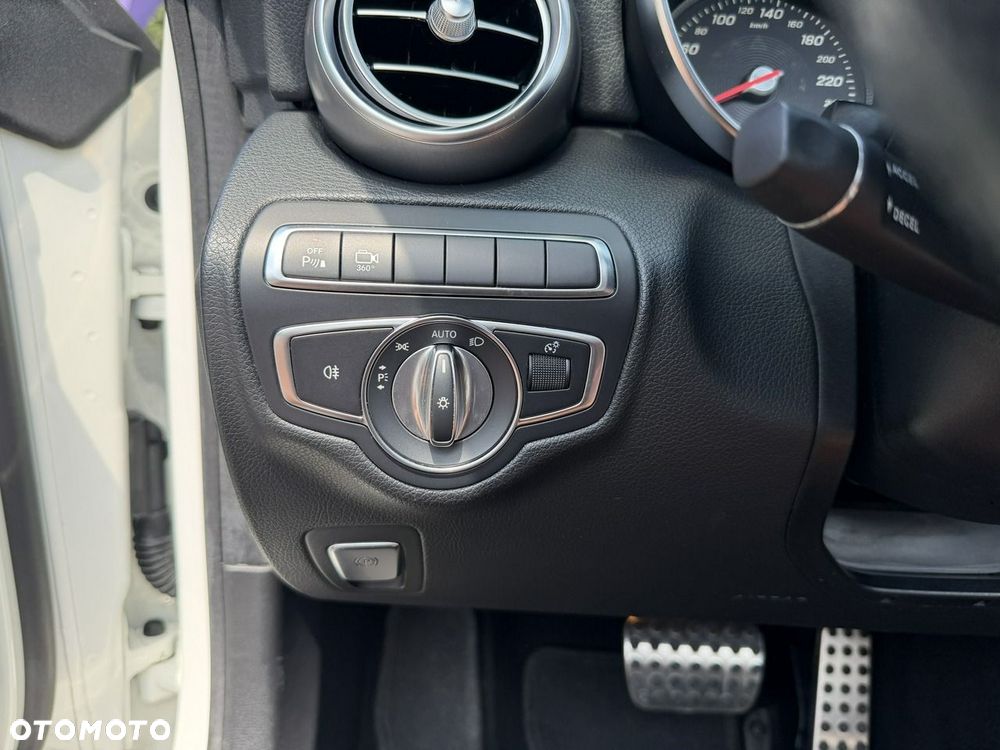 Mercedes-Benz Klasa C 300 9G-TRONIC AMG Line - 16