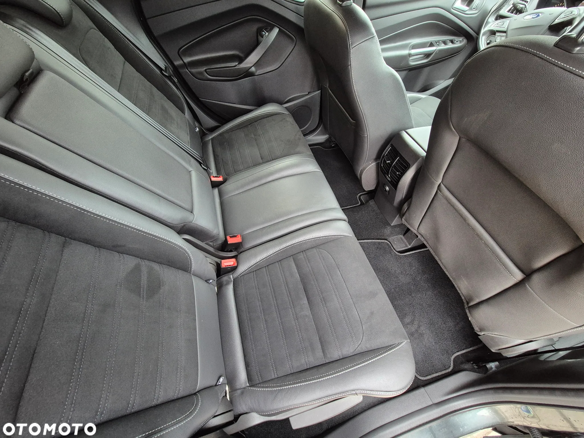 Ford Kuga 2.0 TDCi 4x2 ST-Line - 14