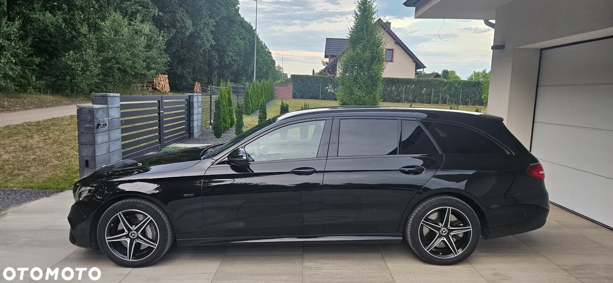 Mercedes-Benz Klasa E 300 de T 9G-TRONIC AMG Line - 3
