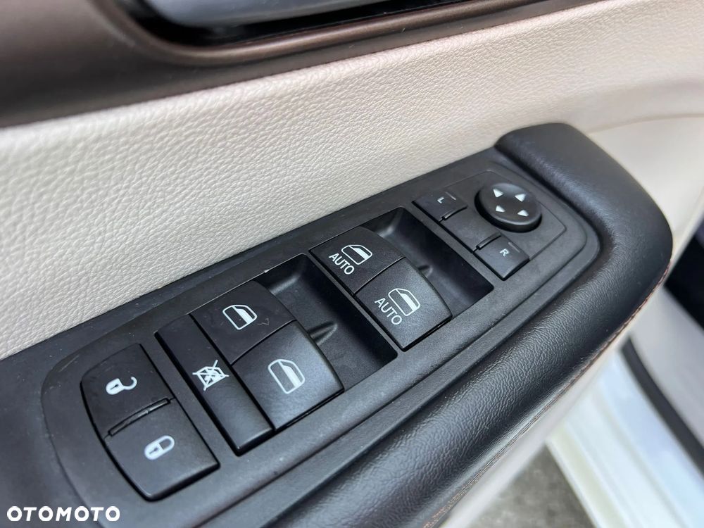 Chrysler Pacifica - 16