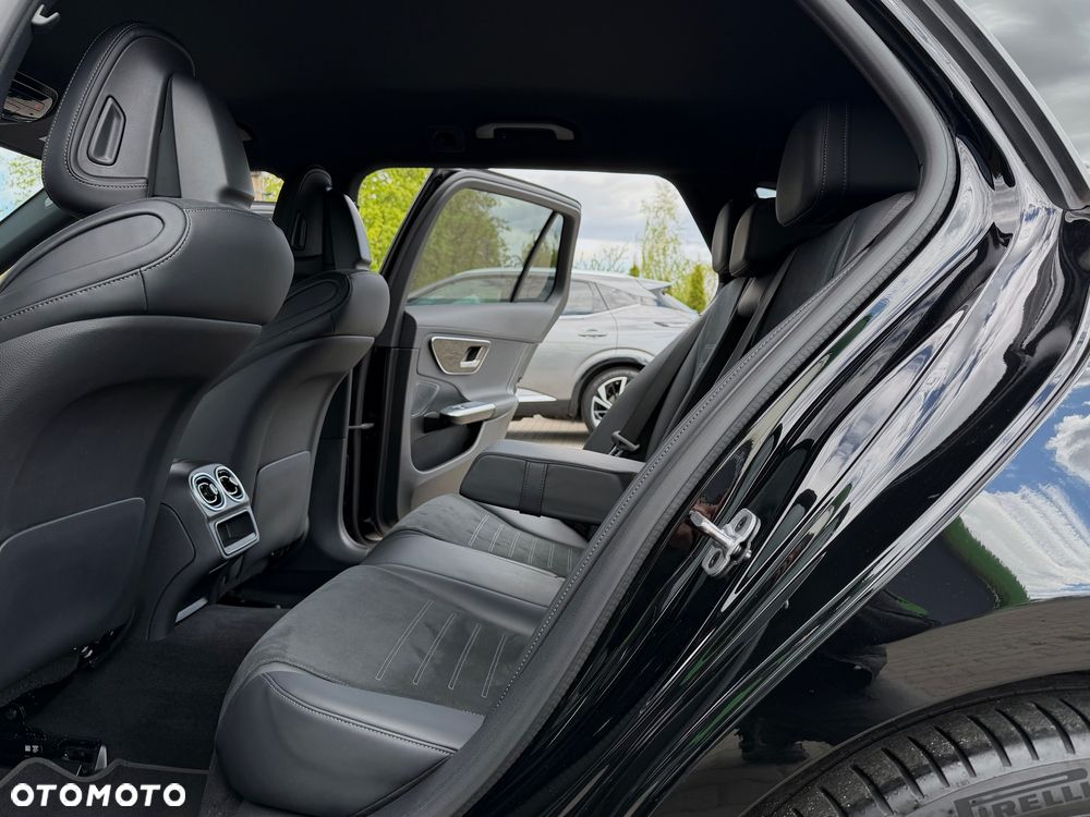 Mercedes-Benz Klasa C 220 d mHEV AMG - 31