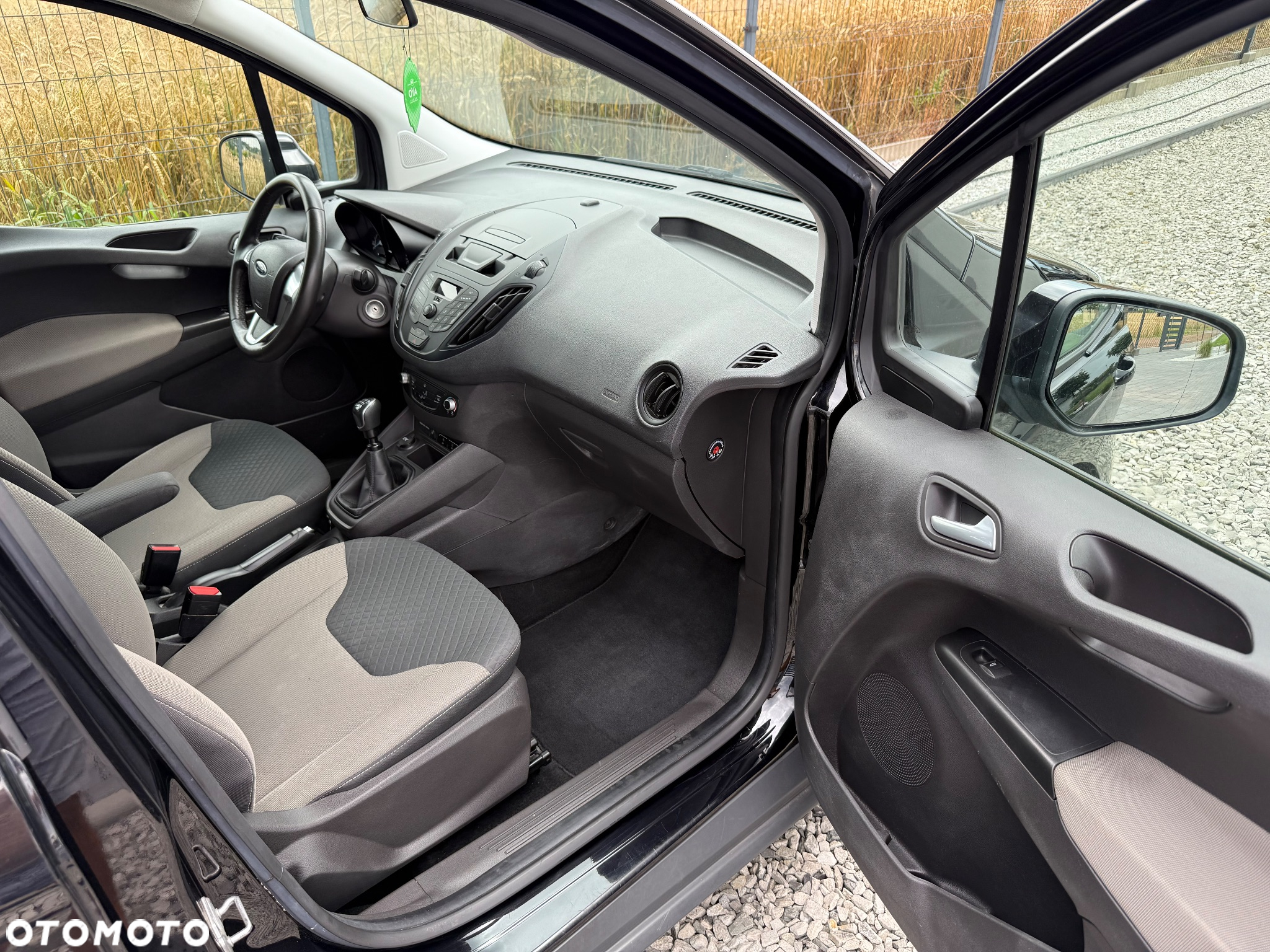 Ford Transit Courier - 19