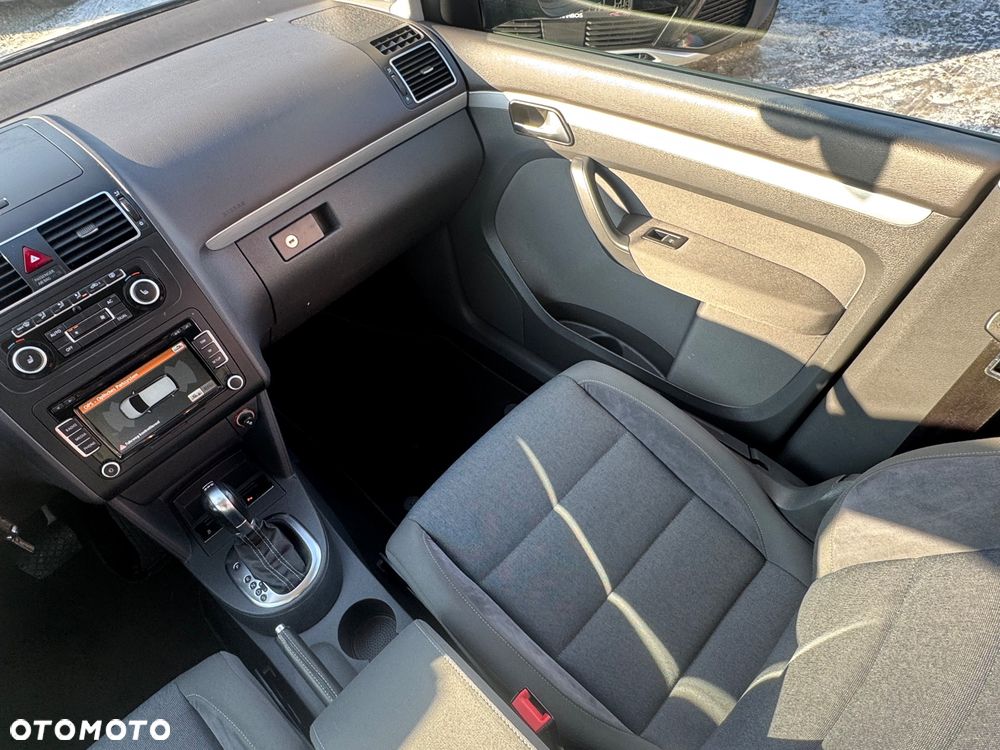 Volkswagen Touran - 26