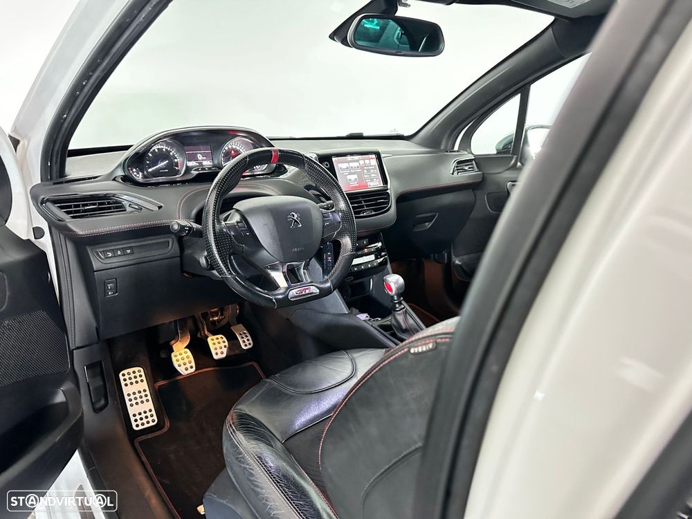 Peugeot 208 1.6 e-THP GTi - 12