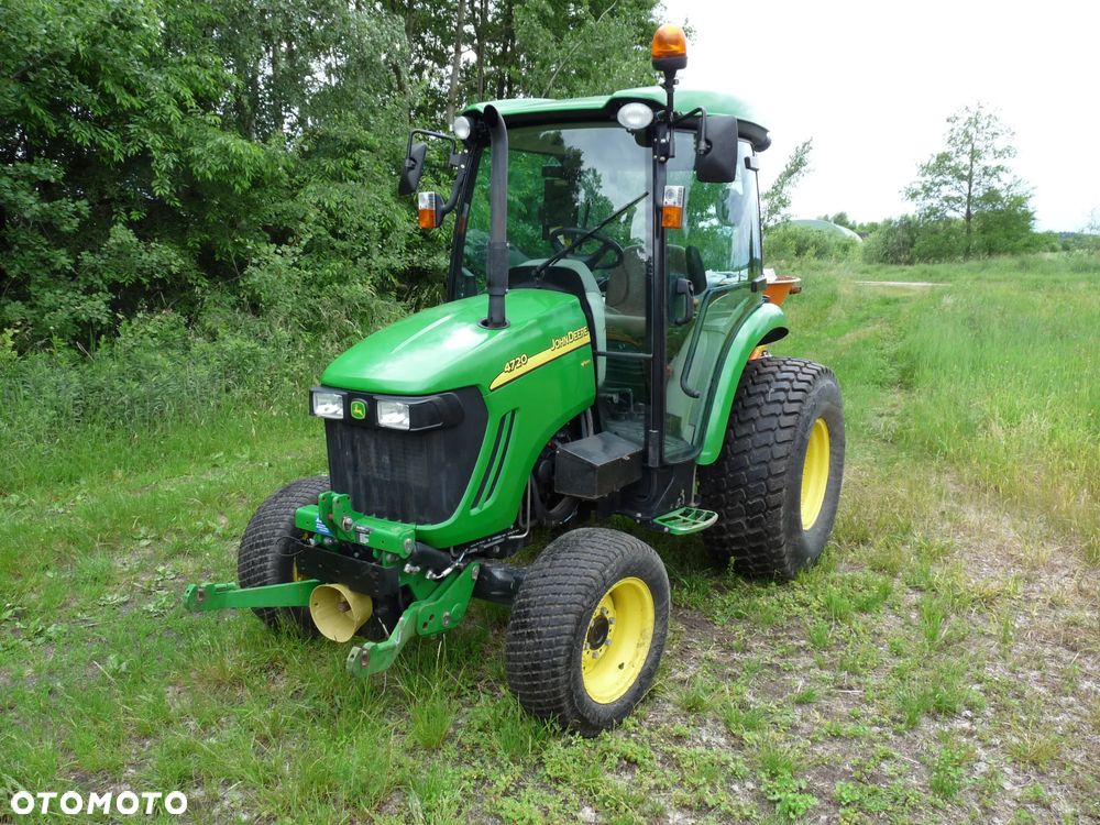 John Deere 4720 - 1