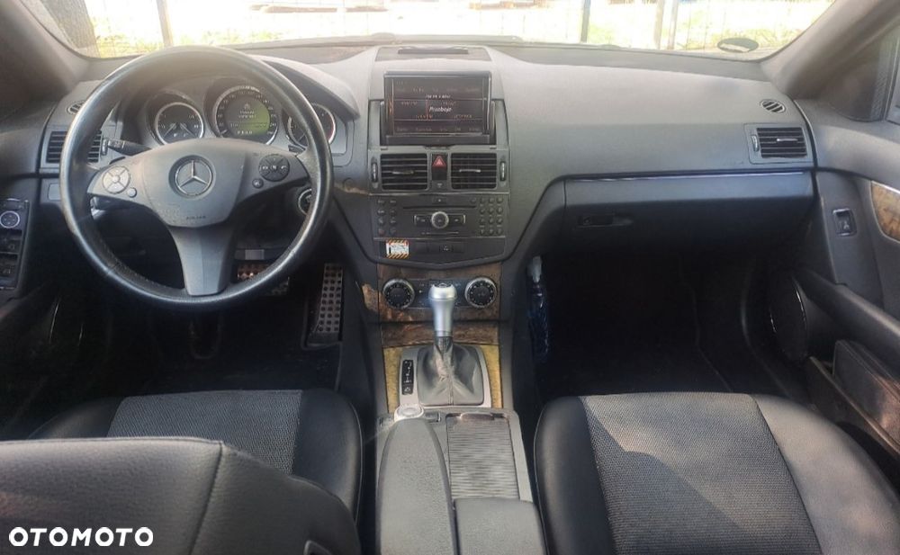 Mercedes-Benz Klasa C 320 CDI DPF 4Matic 7G-TRONIC Elegance - 8