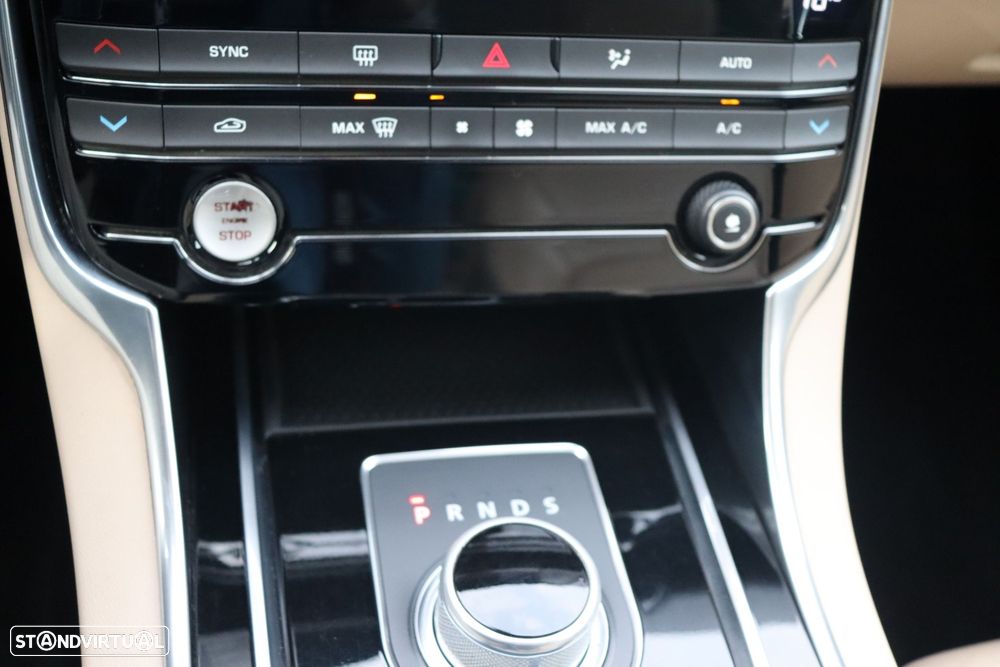 Jaguar XE 2.0 D Prestige Aut. - 15