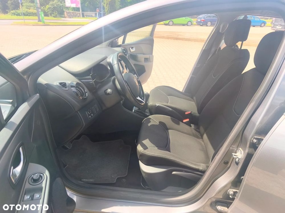Renault Clio 1.2 16V 75 Life - 24