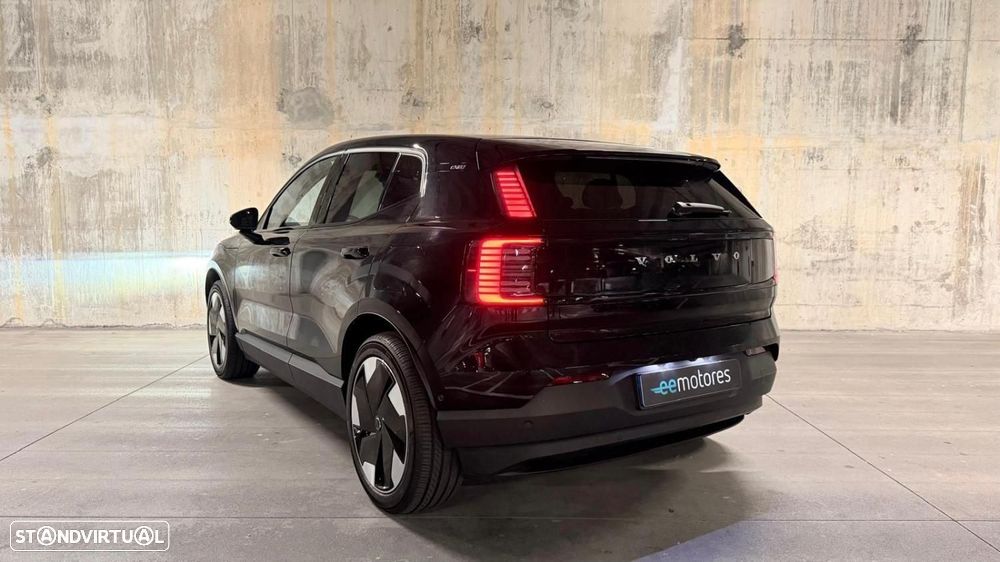 Volvo EX30 69 kWh Single Motor Extended Range Black Edition - 7