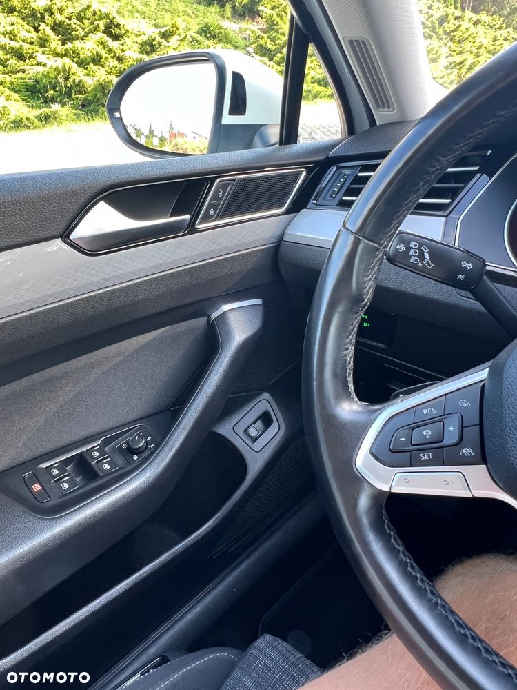 Volkswagen Passat - 22