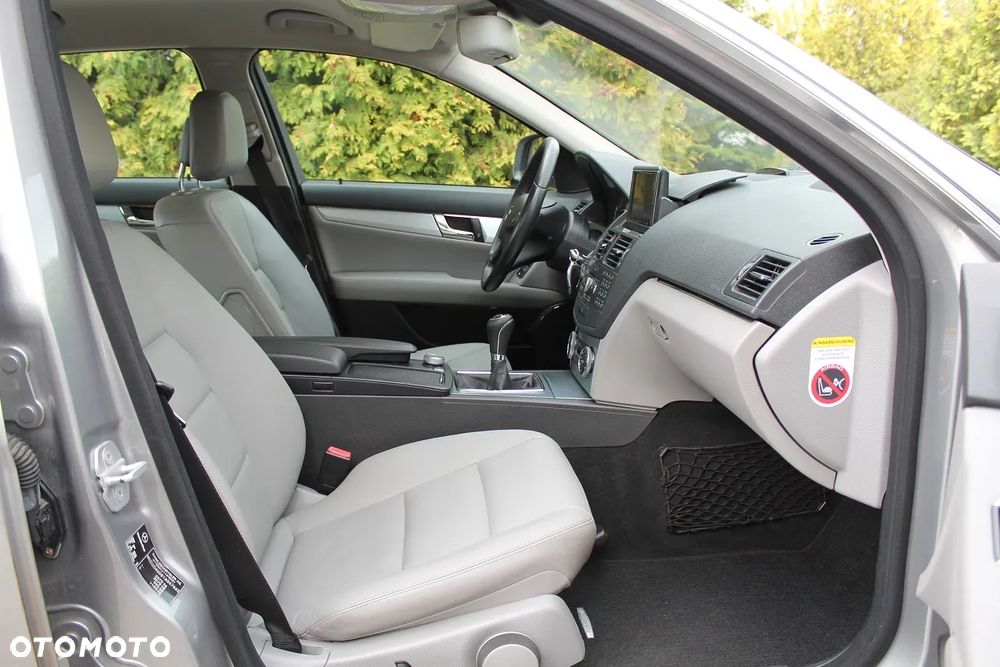 Mercedes-Benz Klasa C 220 CDI DPF Avantgarde - 27