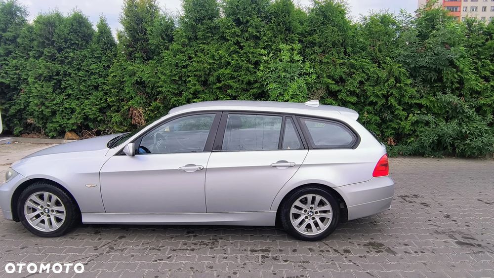 BMW Seria 3 318i - 5