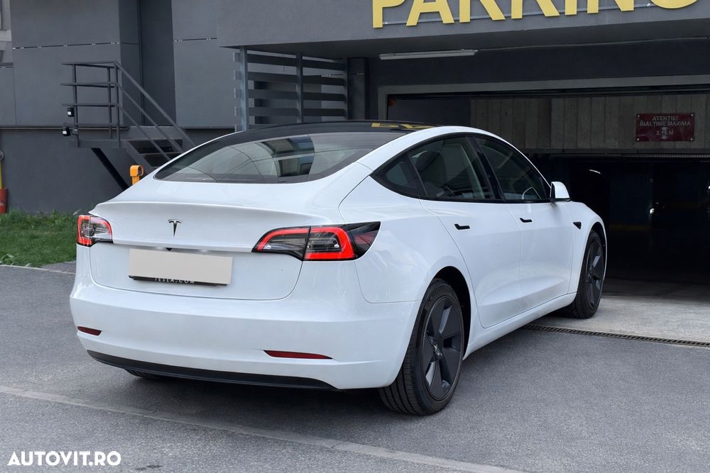 Tesla Model 3 - 5