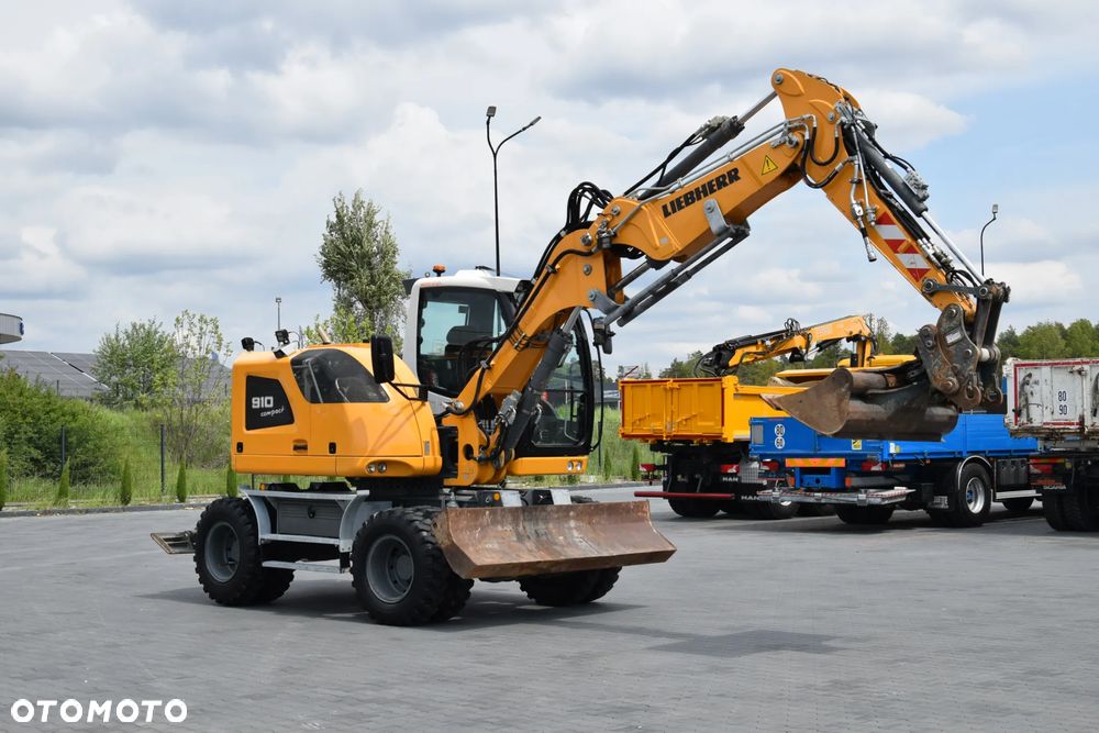 Liebherr A910 COMPACT / KOPARKA KOŁOWA / KABINA / KLIMATYTZACJA / SPYCH / PODPORY / DODATKOWY OSPRZĘT / SPROWADZONA - 3