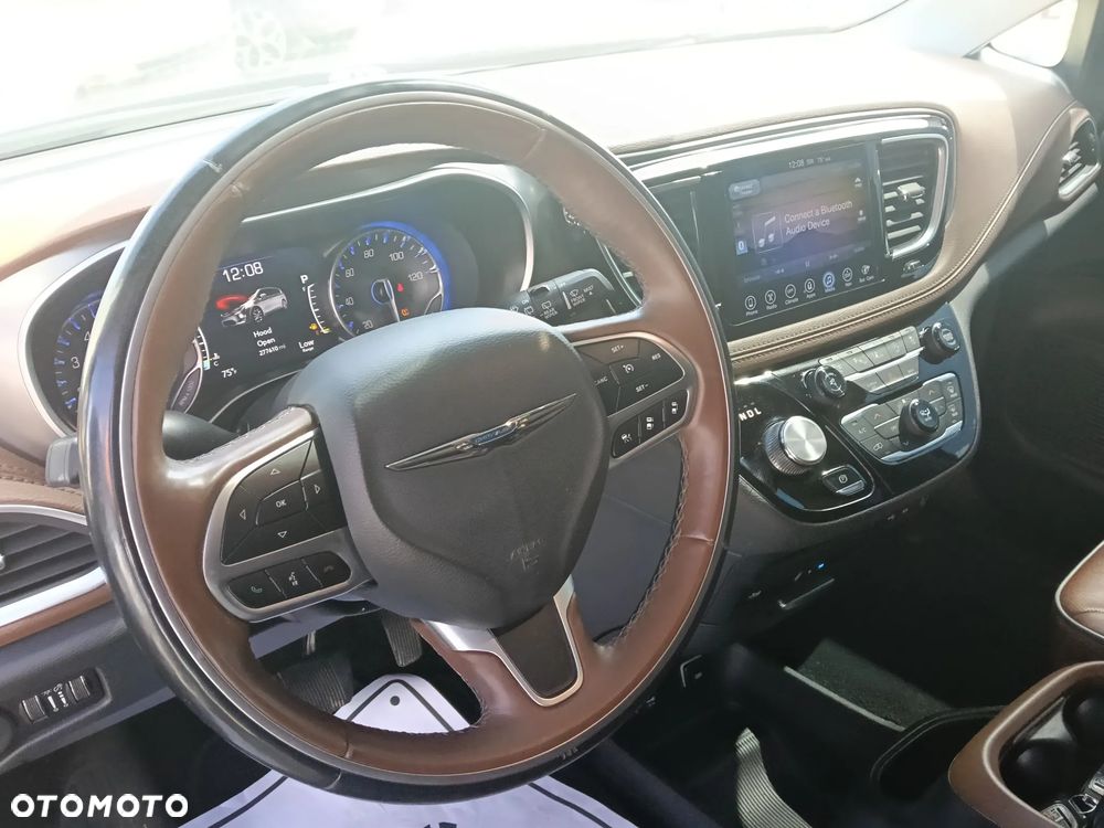 Chrysler Pacifica - 17