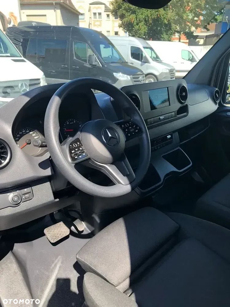 Mercedes-Benz Sprinter - 20