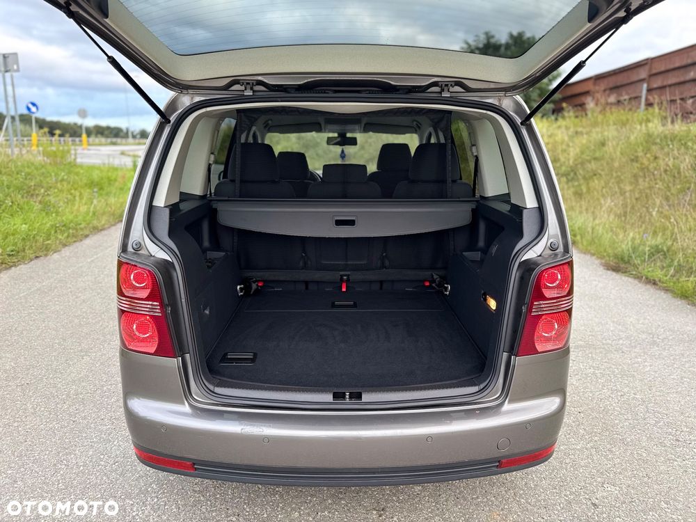 Volkswagen Touran - 16