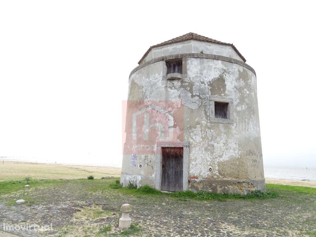 Edifício habitacional e Moinho para recuperar em Alcochete - Grande imagem: 3/31