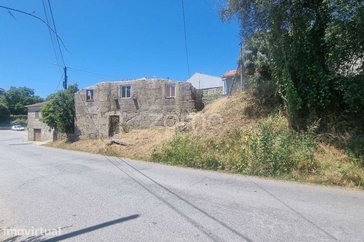 Moradia individual em ruína - Grande imagem: 2/20