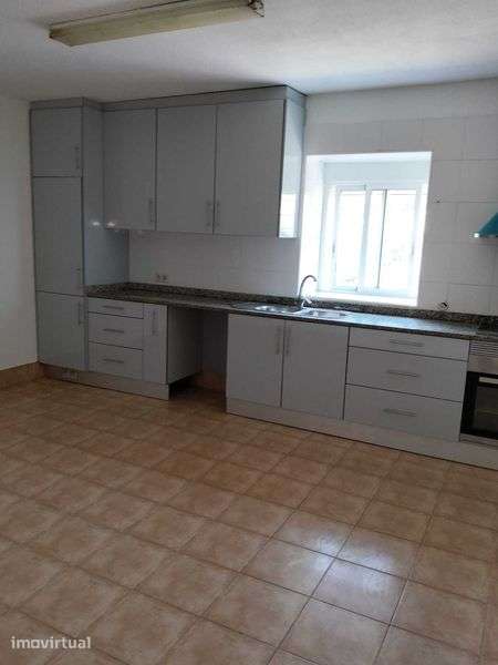 Moradia T4 - garagem e jardim - Grande imagem: 4/11