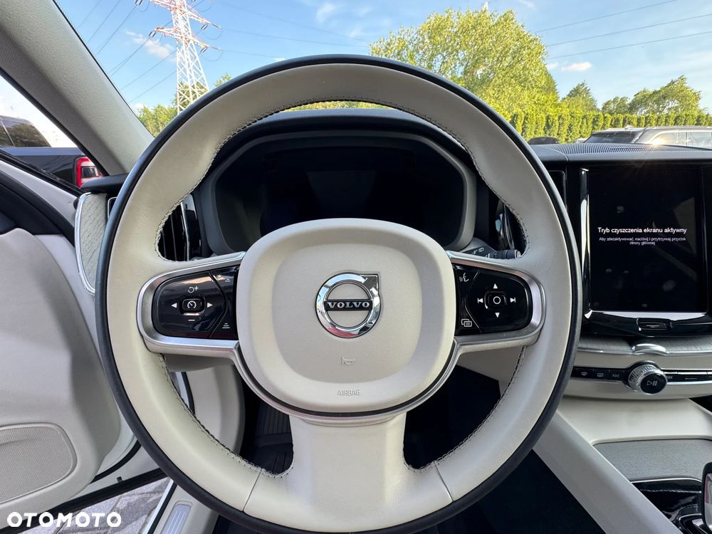 Volvo XC 60 B5 B AWD Plus Dark - 25