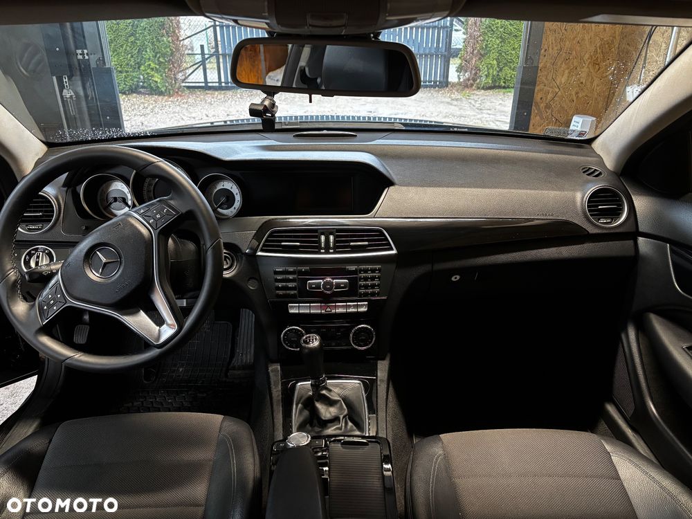 Mercedes-Benz Klasa C 180 CGI BlueEff - 14