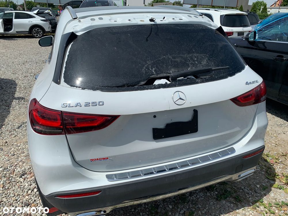 Mercedes-Benz GLA 250 4-Matic - 5