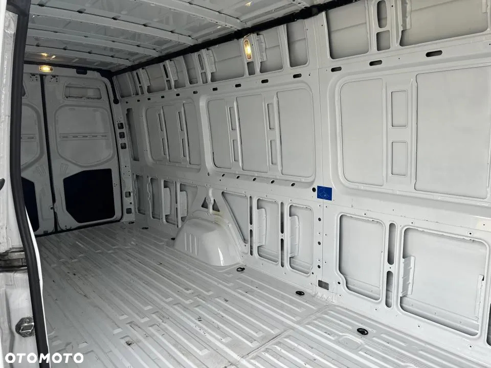 Mercedes-Benz Sprinter - 22