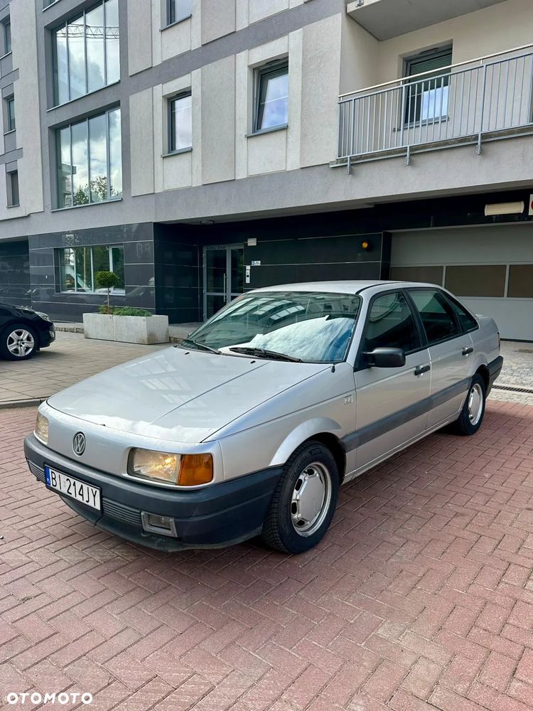 Volkswagen Passat 1.8 CL - 1
