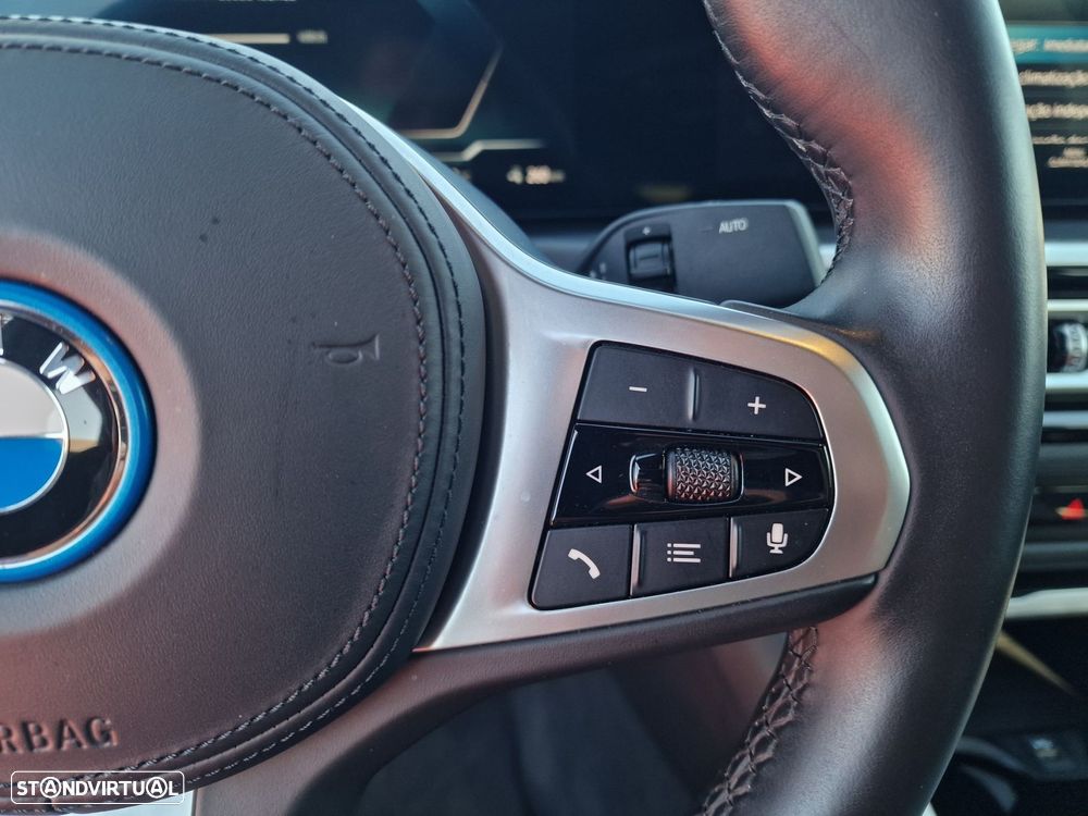 BMW i4 eDrive35 Desportiva M - 28