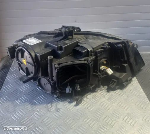 Optica Esquerda Audi A4 B8 2.0TDI 2009 Ref: 8K0941029AJ - 3