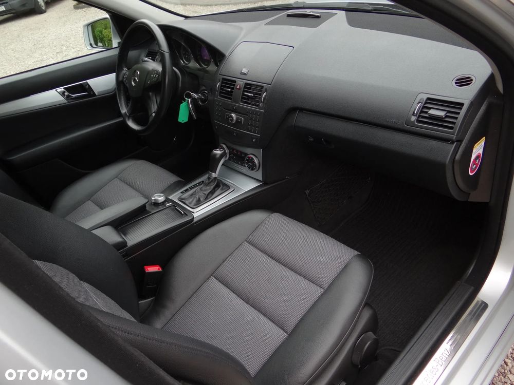 Mercedes-Benz Klasa C 180 BlueEFFICIENCY 7G-TRONIC Avantgarde - 24