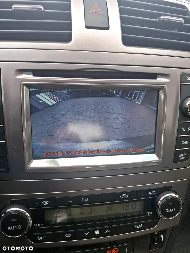 Toyota Avensis 1.8 Premium - 31
