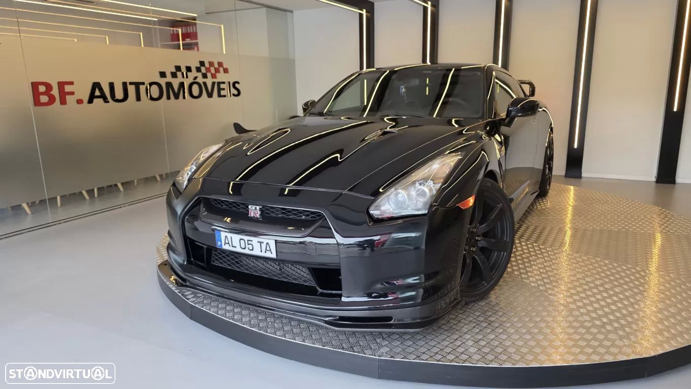 Nissan GT-R - 1