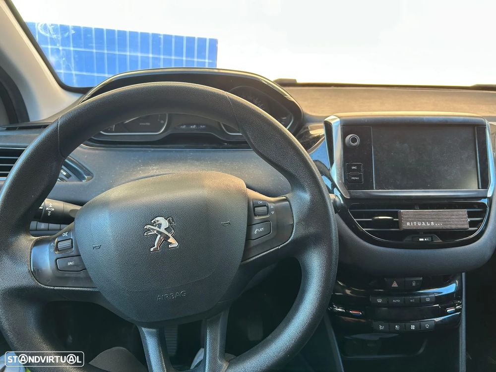 Peugeot 208 - 6