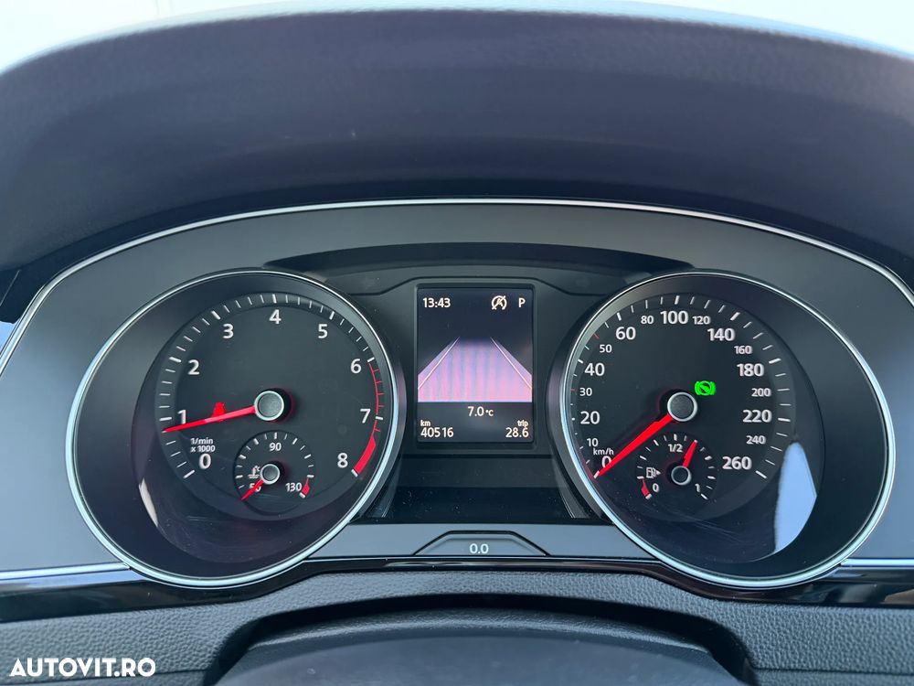 Volkswagen Passat - 11