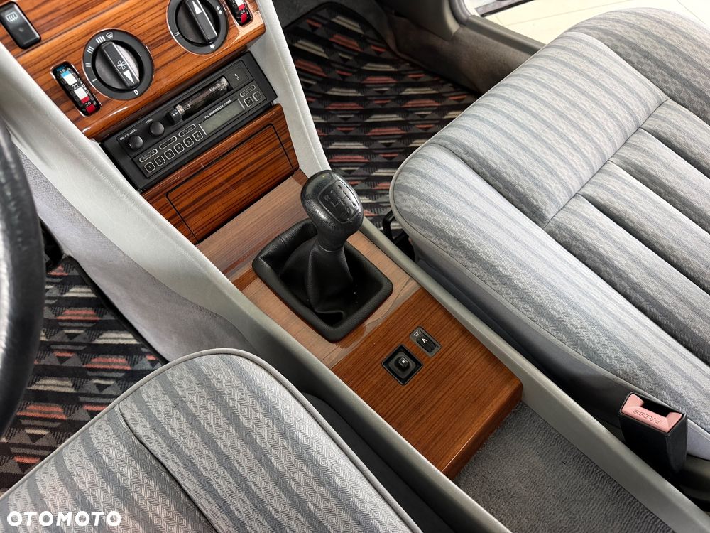 Mercedes-Benz W124 (1984-1993) - 28