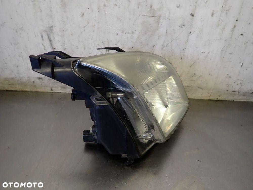 LAMPA PRAWA PRZEDNIA FORD FUSION 084311155R - 2
