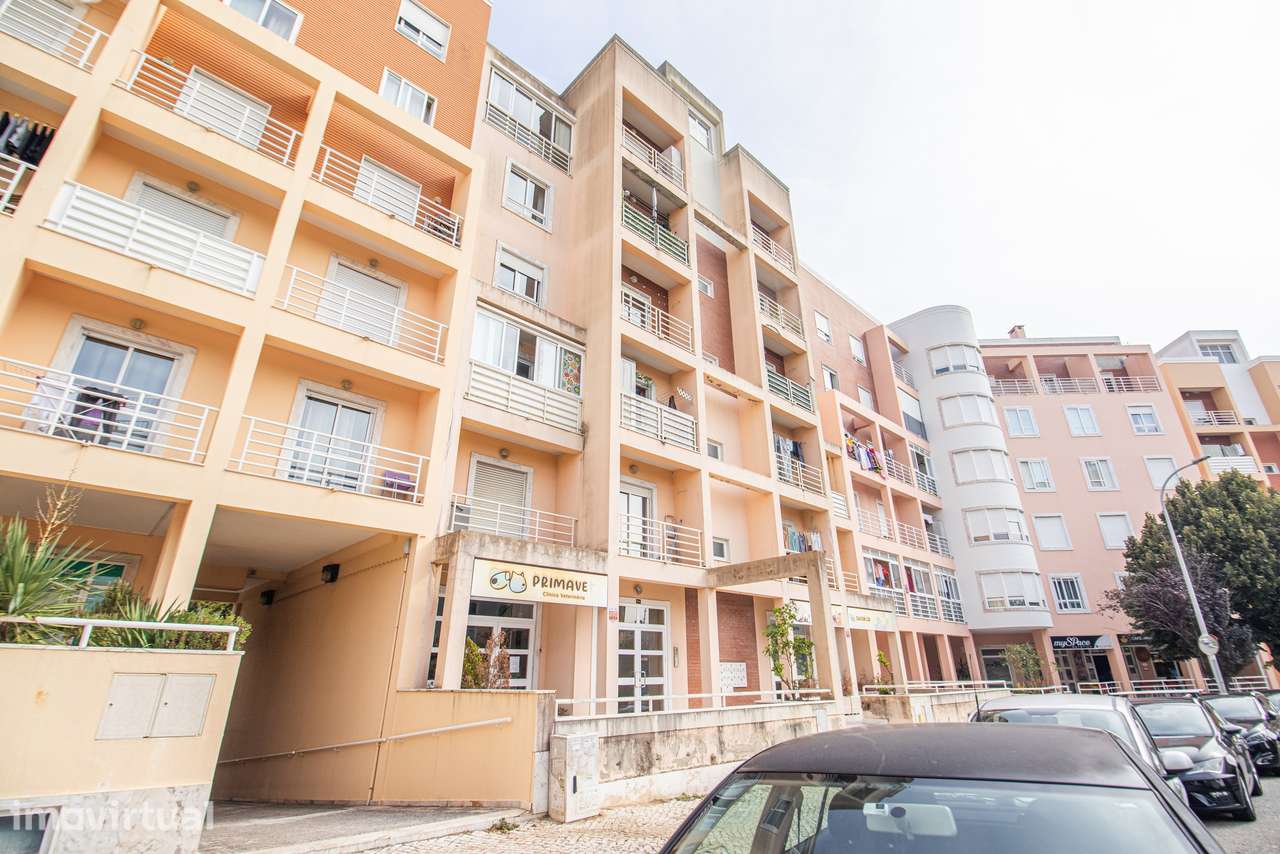 Apartamento T1+1 c/ Varandas, Marquise e lugar de estacionamento na An - Grande imagem: 2/36