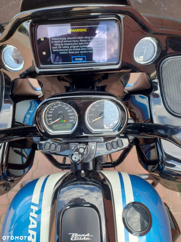 Harley-Davidson Touring Road Glide - 17