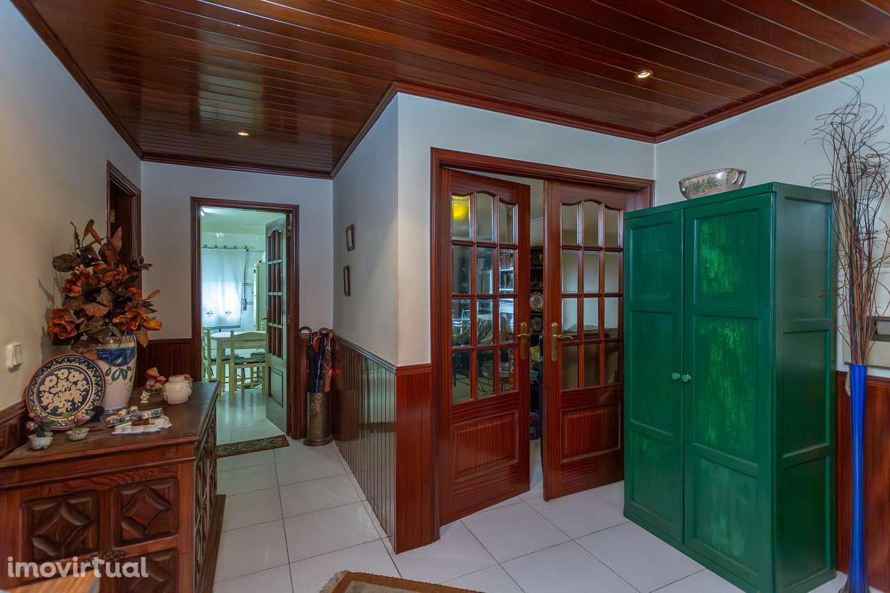 Apartamento T3 com Terraço e Parqueamento em Mem Martins - Grande imagem: 5/16