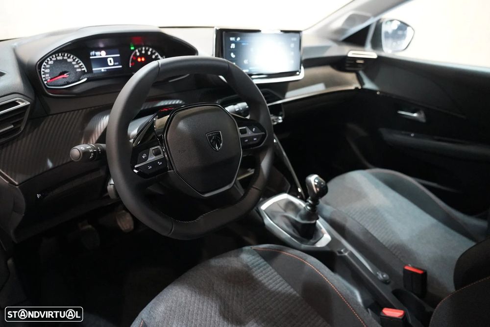 Peugeot 208 - 8